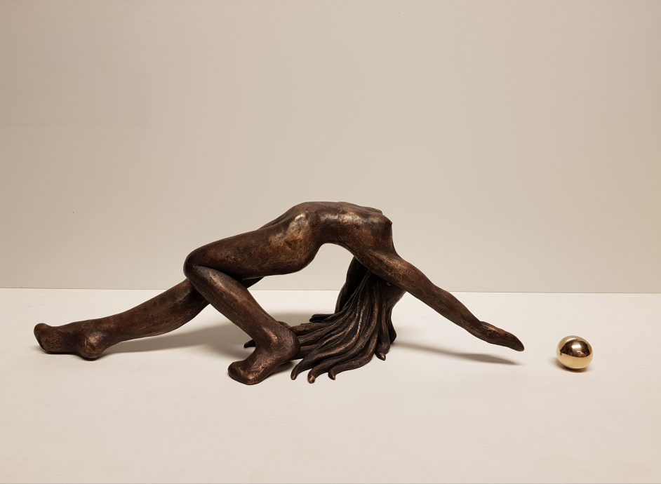 Europa / letting go, 2019, bronze (1 or 2 pieces), series of 8, 18 x 54 x 18 cm.