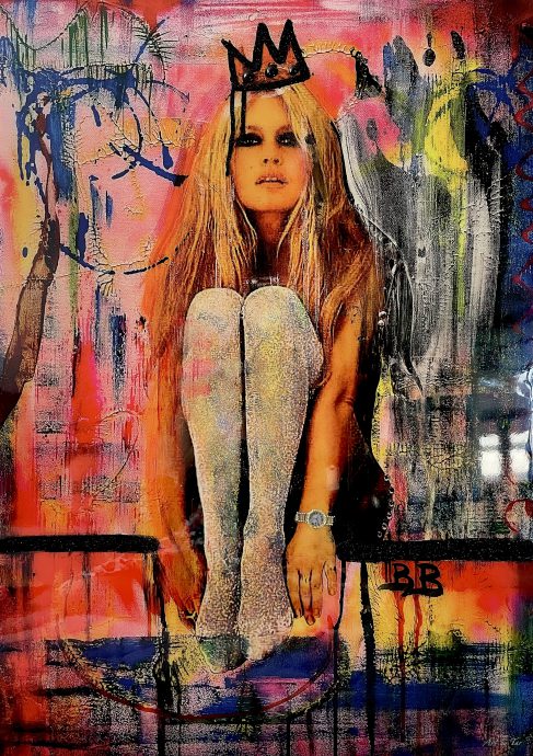 Beauty and the beach. Mixed media kunstwerk van Brigitte Bardot. Het kunstwerk is een mix vanhandmatig schilderen en crafting, digitale kunst en kunst met epoxyhars. Gemonteerd op een aluminium oppervlak. 98 x 70 cm (Verkrijgbaar in verschillende maten).