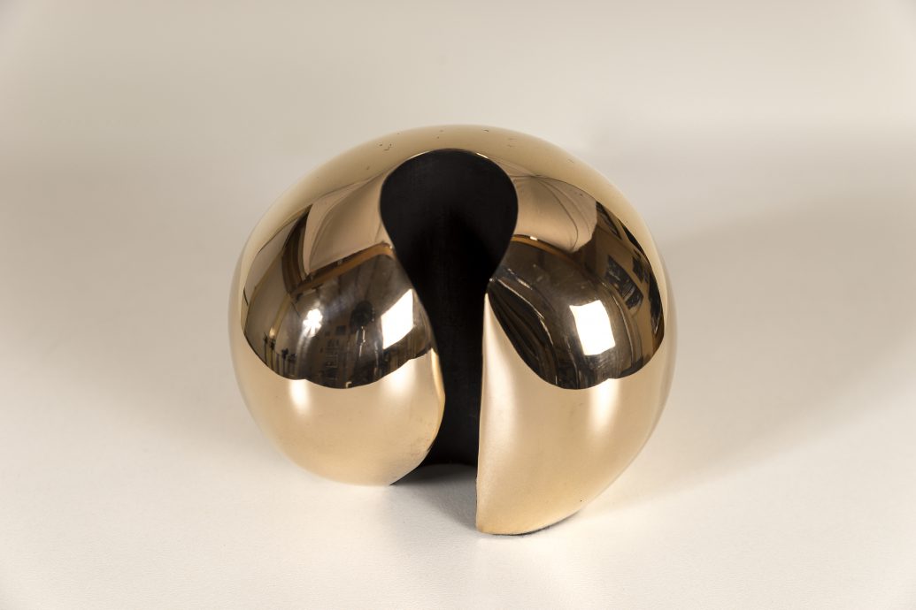 Frank Boogaard. Small globe. Bronze. 10 cm.