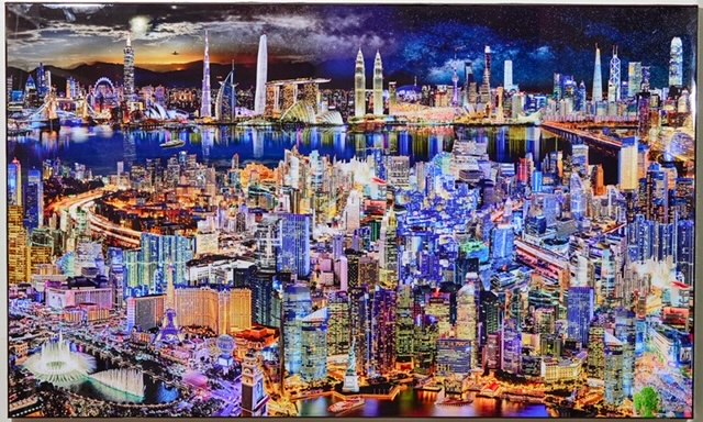 James Chiew, 5th dimension city II (meer dan 30 steden door elkaar), op reflectie folie en aluminium afgegoten met high gloss resin, 200 x 120 cm.